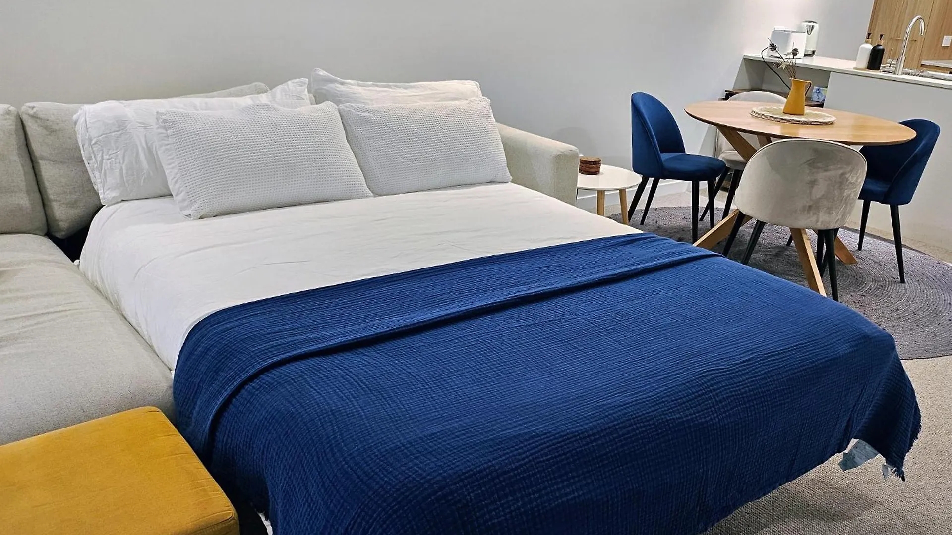 Kashmir, Modern And Luxury 2Br 2Ba, Fast Wifi & Netflix, Free Parking, Central Location, Near Cbd Apartment Canberra